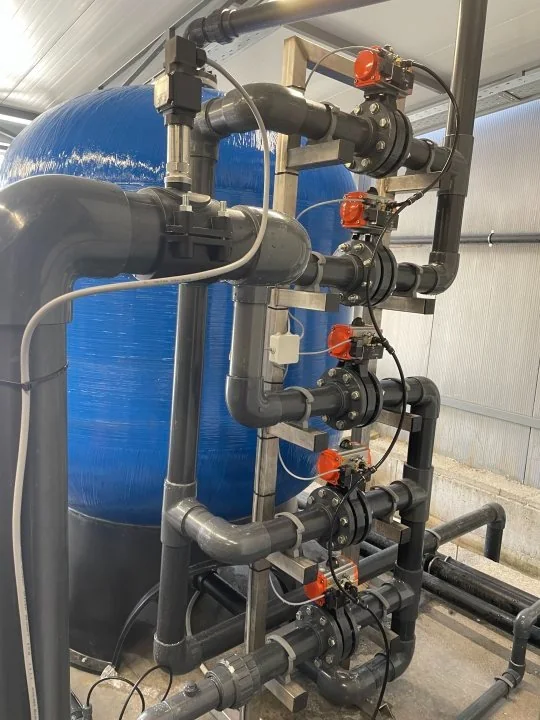 Sistema industrial de filtración y válvulas automatizadas